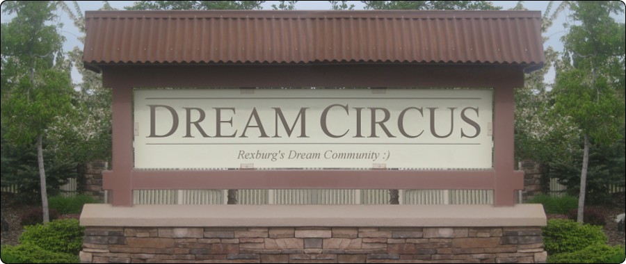 Picture of the Dream Circus sign.